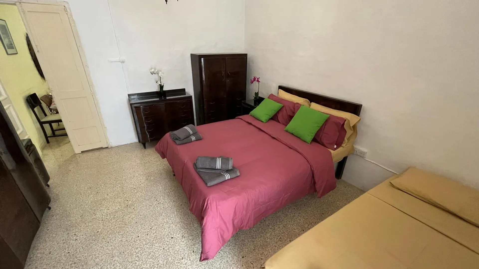 Large Full House - Sleeps 9 Villa Sliema